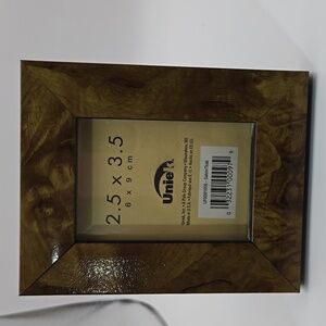 Uniek Solid Wood Picture Frame – 2.5 x 3.5 Photo – Rich Burl Wood Finish